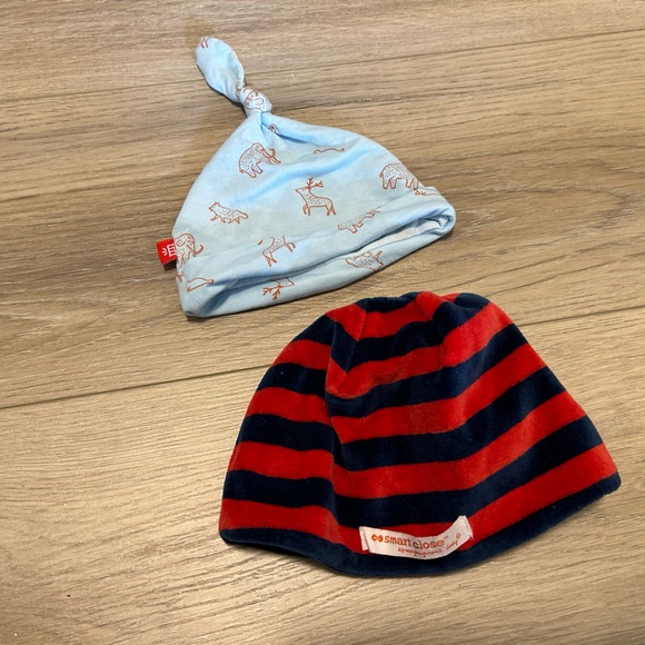 EUC Lot of 2 Baby Hats - 0-3 months & 6 months - Picture 3 of 4